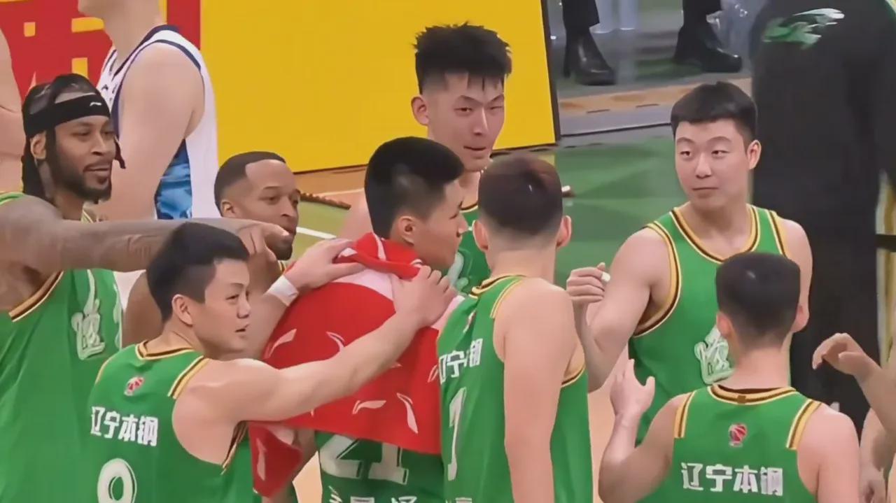 体育赛事直播-时隔458天！前NBA旧将回归！辽粤大战火了，杨鸣下台后球队6胜1负